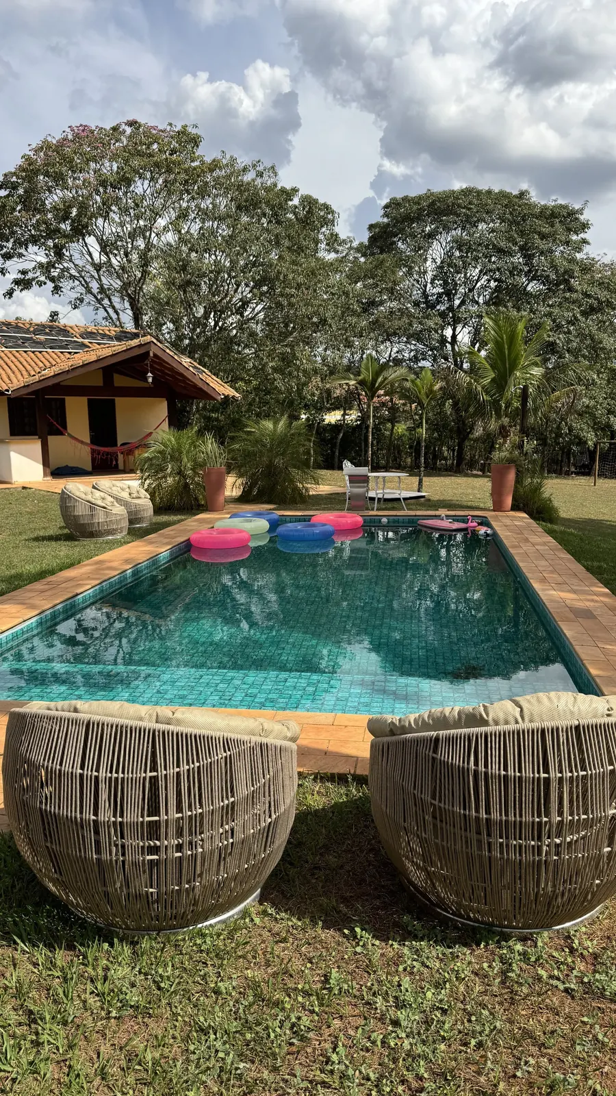 Piscina e área de lazer do Refúgio do Cuscuzeiro em Analândia
